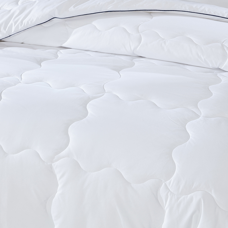 梦洁家纺 素馨羽丝绒四季被200*230CM 1010289014