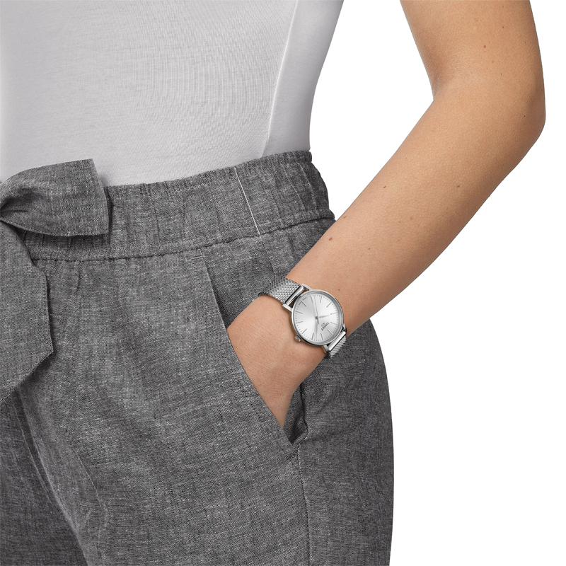 天梭(TISSOT)魅时系列钢带石英女表 T143.210.11.011.00
